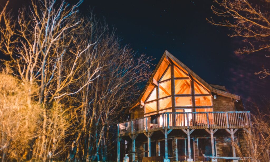 How to Build a Log Home That Fits Your Climate