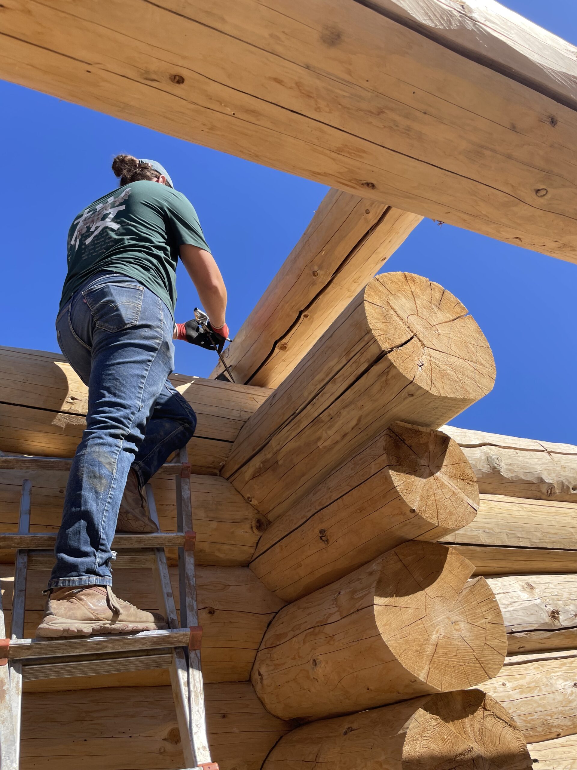 Caribou Log Homes craftsman fitting logs during construction of a handcrafted log home